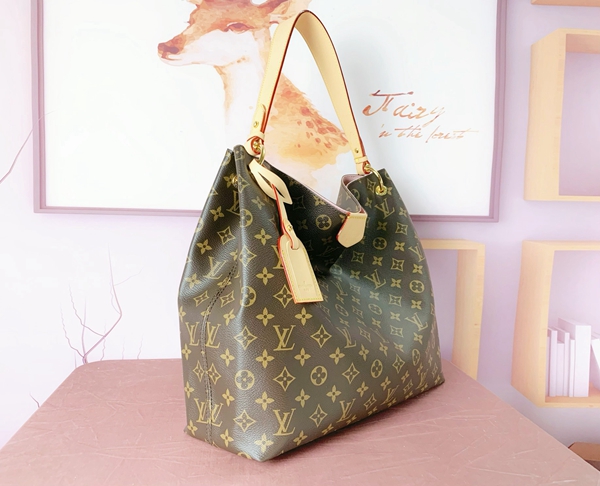 ルイヴィトンバッグ背面デザイン